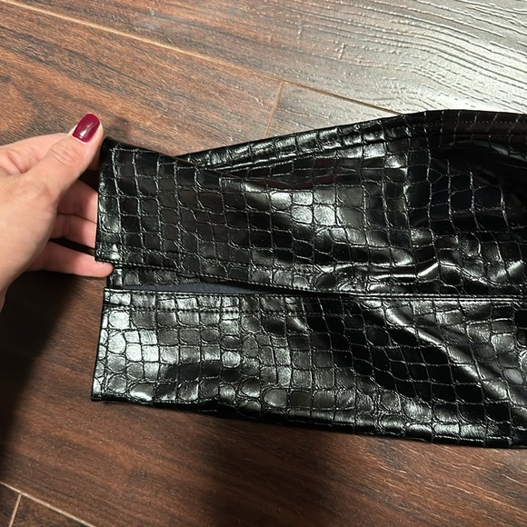 Zara Faux Leather pants NWOT - Picture 3 of 4